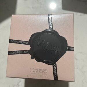 Viktor and Rolf Flowerbomb 1.7oz